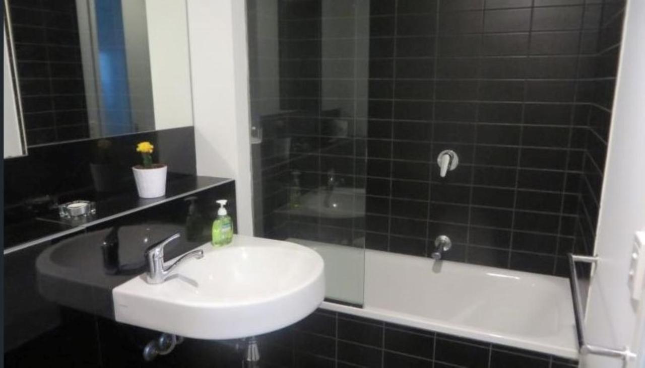 Readyset Apartments At Liberty Melbourne Bagian luar foto
